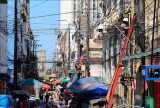 Centro de Manaus recebe ação de limpeza com remoção de 1,2 tonelada de cabos antigos