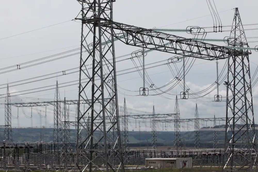 Hitachi anuncia nova fábrica visando data centers e energia renovável