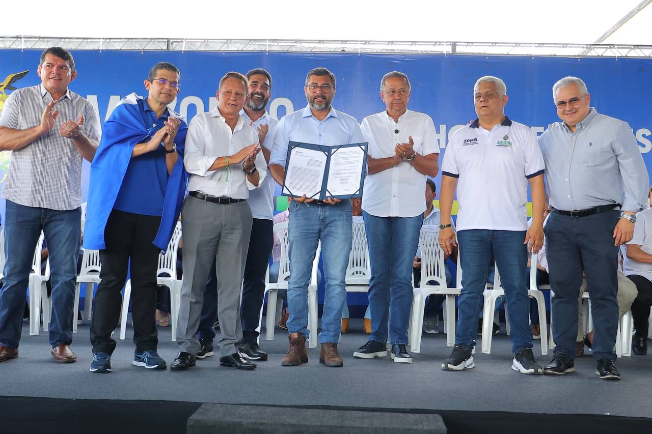 Governador Wilson Lima entrega equipamentos que vão beneficiar 55 mil pescadores e anuncia crédito para a categoria Governador Wilson Lima entrega equipamentos que vão beneficiar 55 mil pescadores e anuncia crédito para a categoria