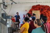 Idam promove curso sobre boas práticas na extração de óleo de andiroba em Carauari