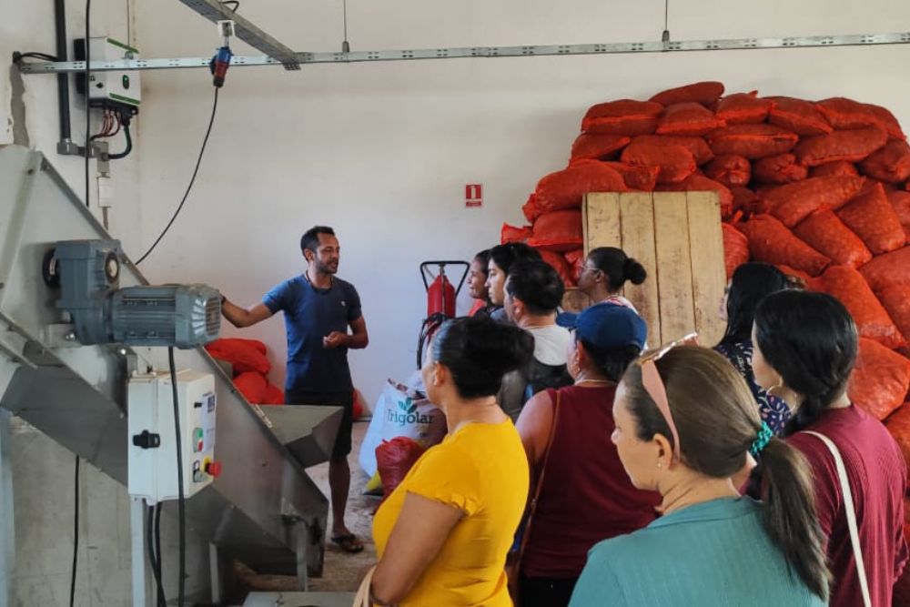 Idam promove curso sobre boas pr&aacute;ticas na extra&ccedil;&atilde;o de &oacute;leo de andiroba em Carauari