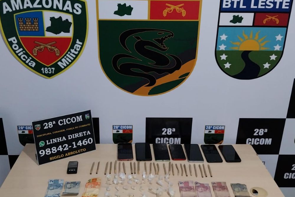 Homem é preso com mais de 50 porções de drogas na zona leste de Manaus Homem é preso com mais de 50 porções de drogas na zona leste de Manaus