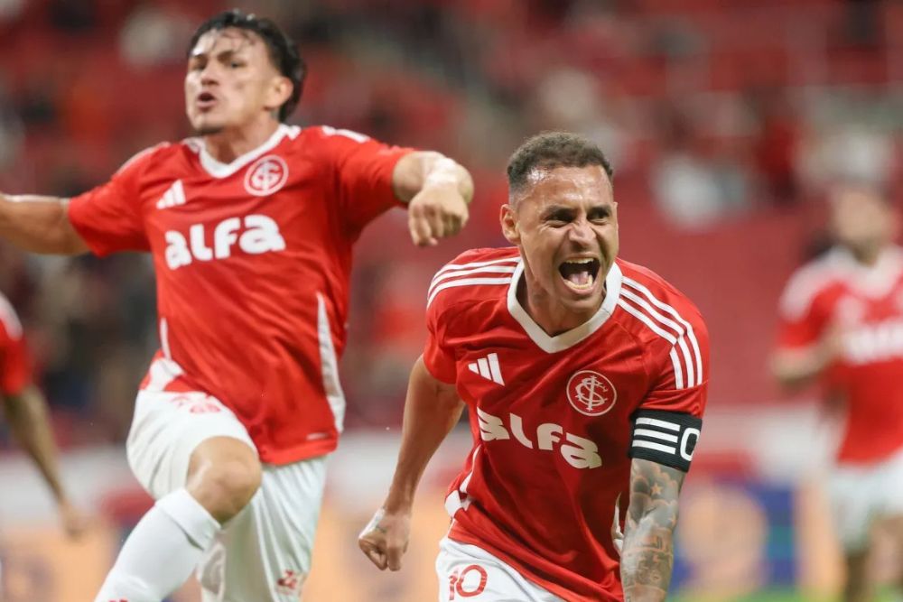 Internacional supera Fortaleza no Beira-Rio e se afasta do Z4 no Brasileirão