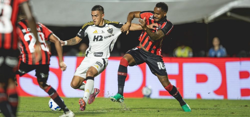 Vitória derrota Atlético-MG por 1 a 0 e deixa zona de rebaixamento no Brasileirão Vitória derrota Atlético-MG por 1 a 0 e deixa zona de rebaixamento no Brasileirão