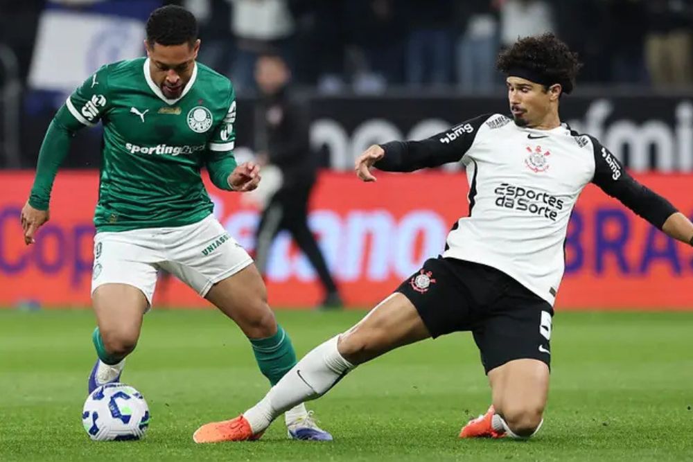 Corinthians empata com Palmeiras e segue invicto em Itaquera Corinthians empata com Palmeiras e segue invicto em Itaquera