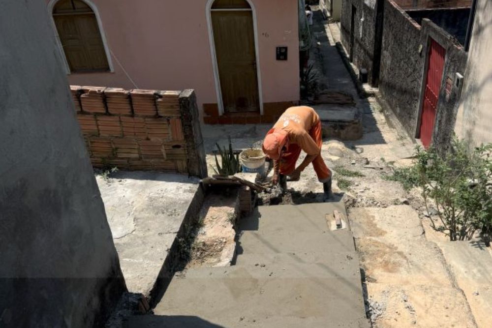 Obras de drenagem e escadaria são finalizadas pela Prefeitura no bairro Japiim