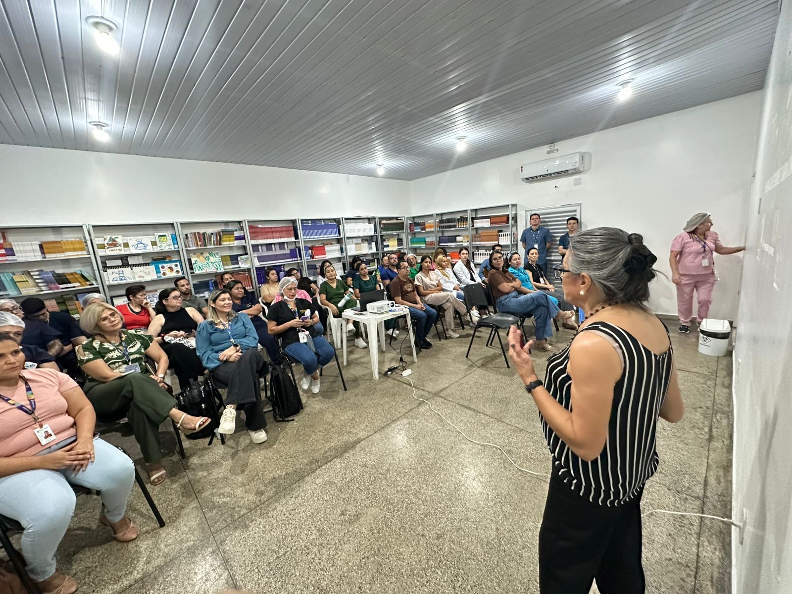 Prefeitura de Manaus realiza roda de conversa para fortalecer cuidados voltados &agrave; pessoa idosa