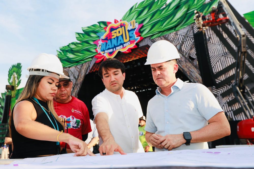 Prefeito David Almeida acompanha montagem das estruturas do festival ‘#SouManaus Passo a Paço 2025’ no Centro