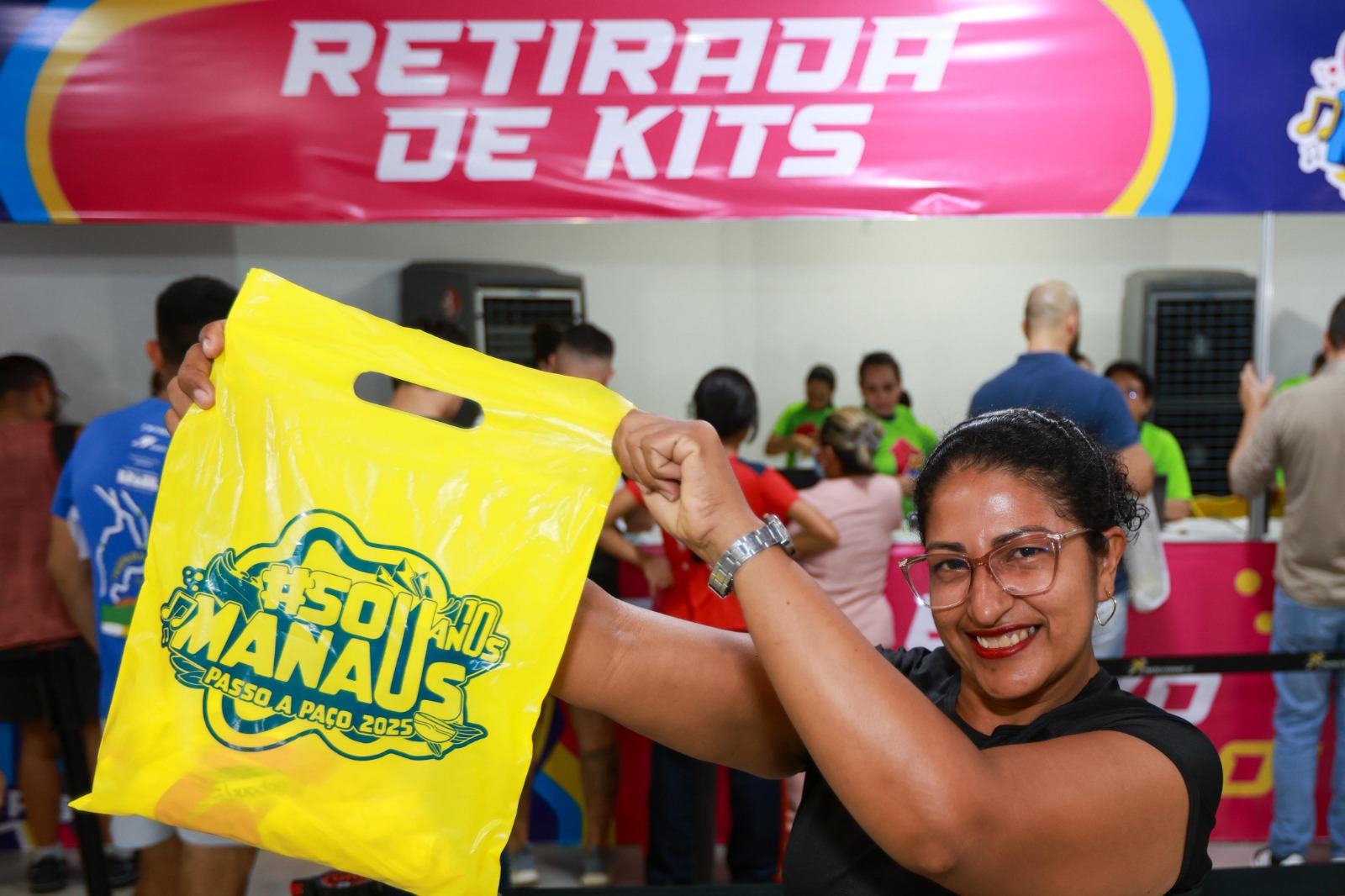 Entrega de kits da corrida &lsquo;#SouManaus&rsquo; tem presen&ccedil;a do prefeito David Almeida e boa ades&atilde;o do p&uacute;blico
