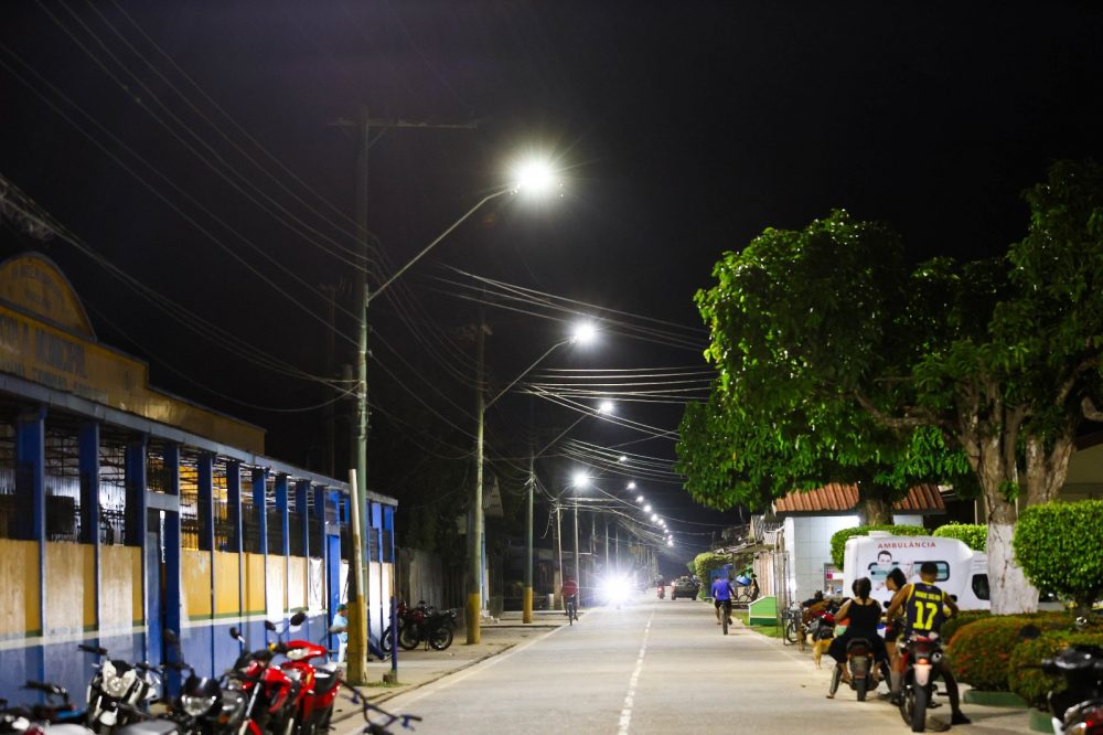 Wilson Lima assina conv&ecirc;nio para pavimenta&ccedil;&atilde;o de ruas e moderniza ilumina&ccedil;&atilde;o p&uacute;blica de Canutama
