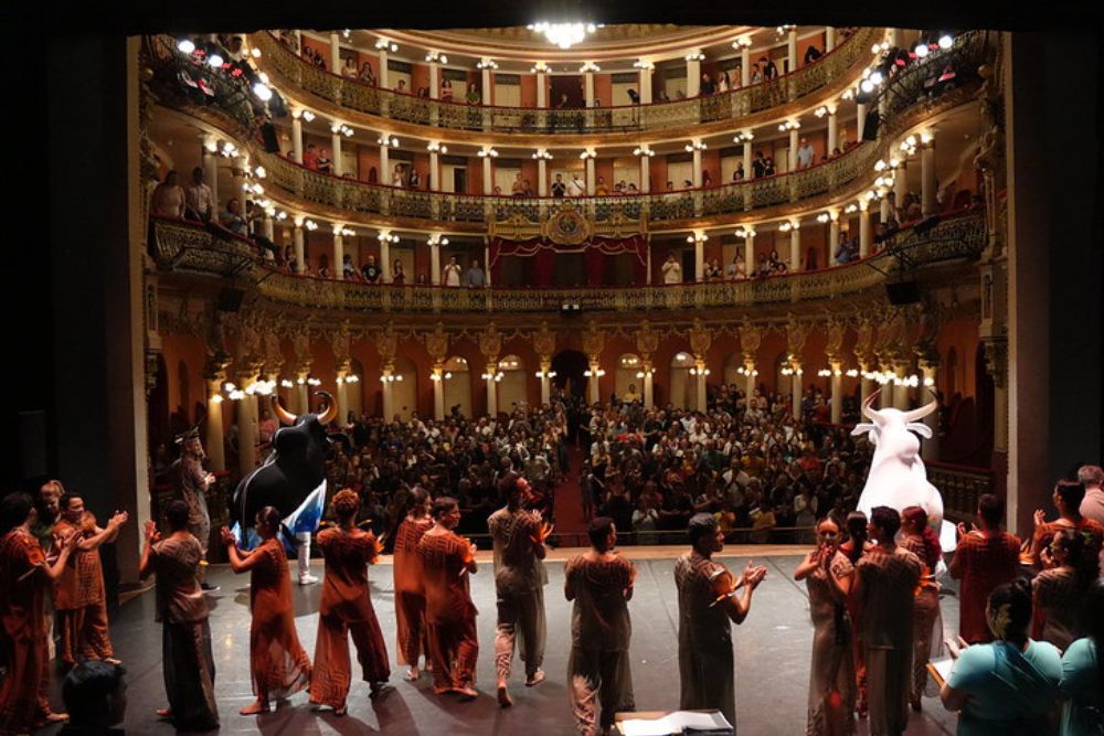 Espet&aacute;culo &lsquo;Regionalidades - Parte 2&rsquo; celebra diversidade cultural no palco do imponente Teatro Amazonas