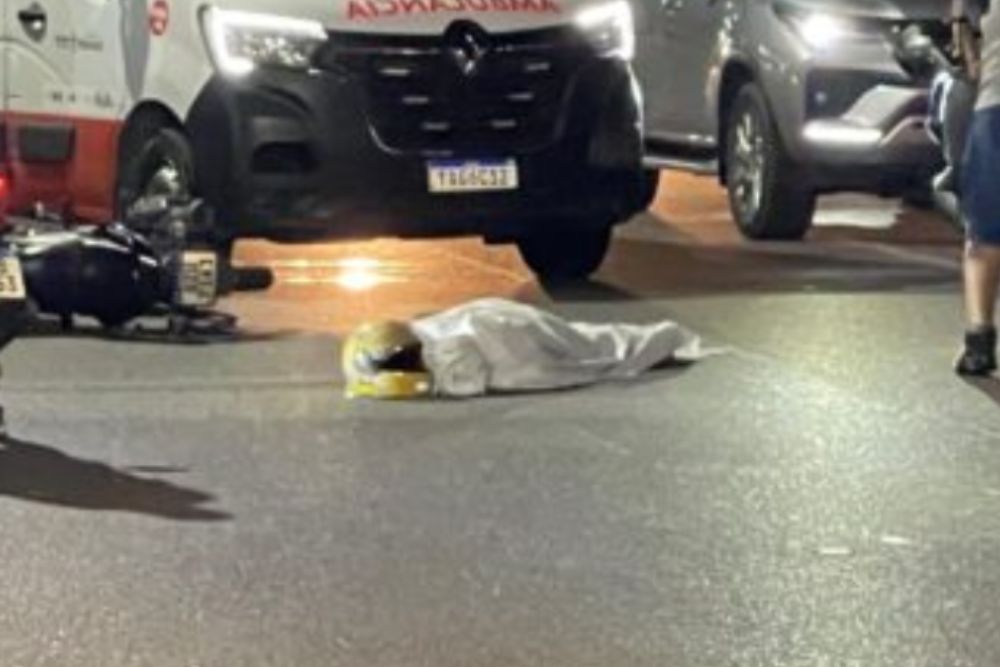 Homem morre após cair de moto e ser atropelado na avenida das Torres Homem morre após cair de moto e ser atropelado na avenida das Torres