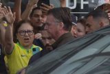 Bolsonaro deixa prisão domiciliar pela primeira vez após condenação