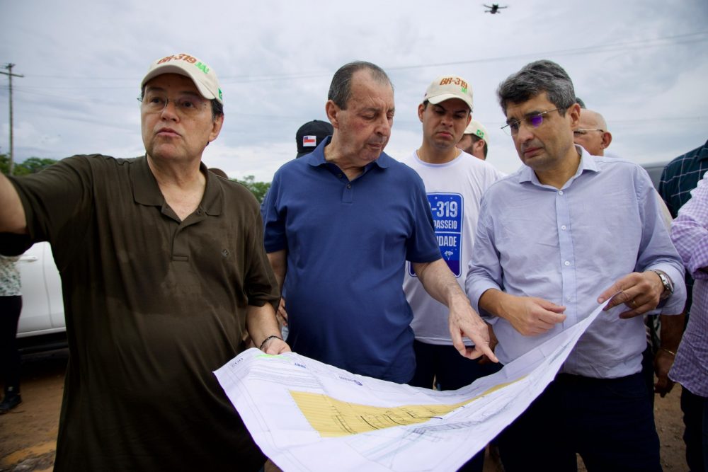 Eduardo Braga percorre BR-319, confirma trafegabilidade e anuncia novas obras