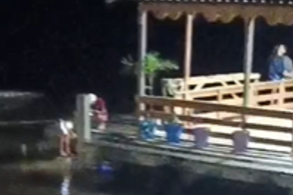 Menina de 4 anos desaparece após cair em flutuante no Amazonas