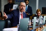 Omar Aziz critica operação no Rio Madeira e cobra punição a verdadeiros criminosos