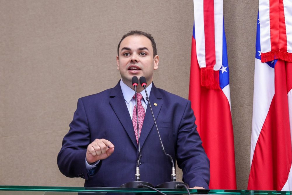 Presidente Roberto Cidade destaca papel da juventude na posse do Parlamento Jovem 2025