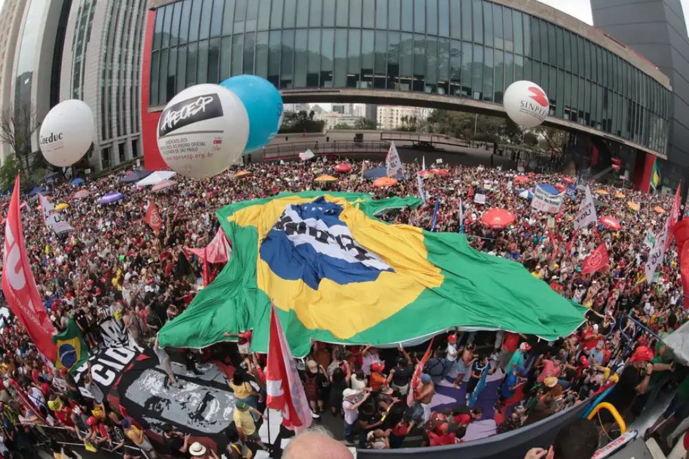 São Paulo tem 42 mil pessoas em ato contra PEC da Blindagem e anistia