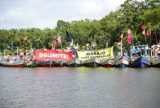 Pescadores do Marajó bloqueiam rio com barcos em protesto contra exploração de petróleo