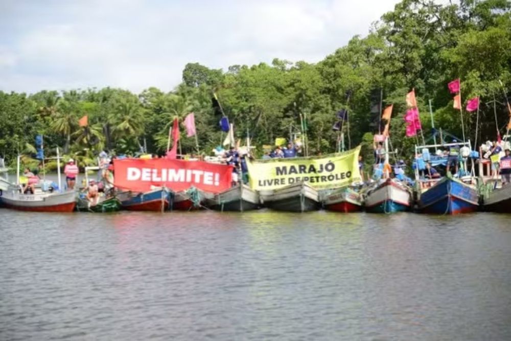 Pescadores do Marajó bloqueiam rio com barcos em protesto contra exploração de petróleo