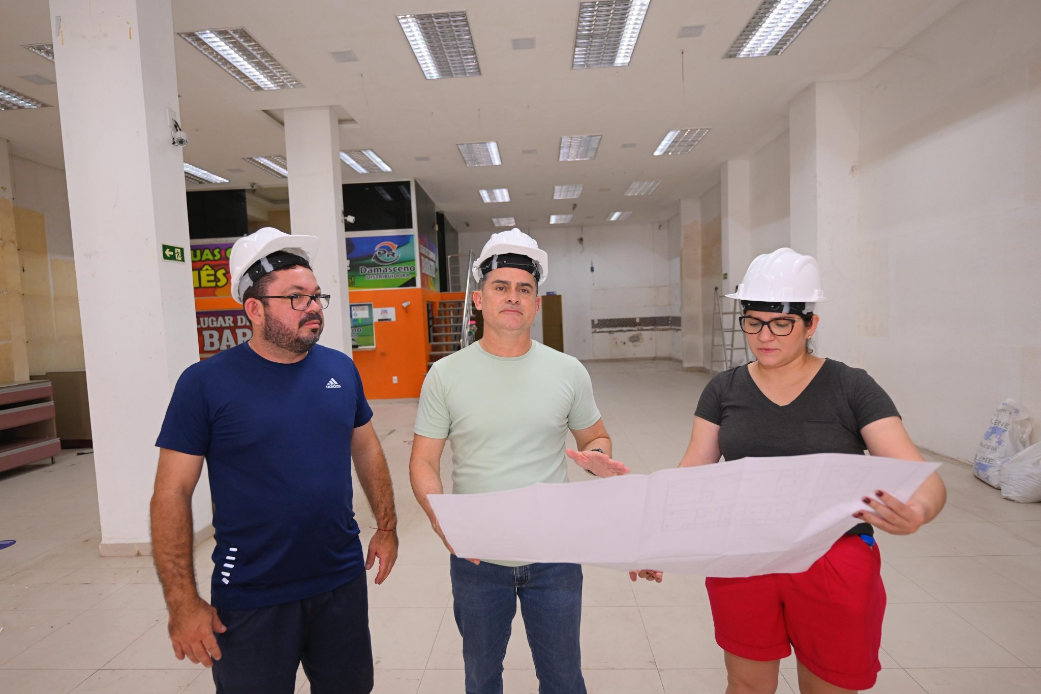 Prefeito David Almeida acompanha constru&ccedil;&atilde;o de centros para pessoas em situa&ccedil;&atilde;o de rua em Manaus