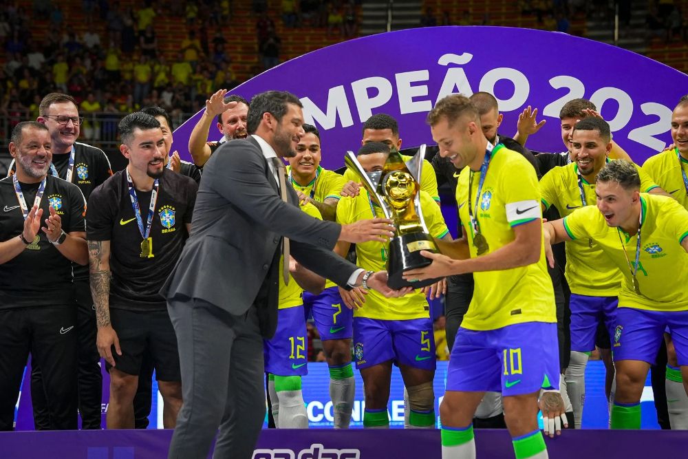 Brasil supera Pol&ocirc;nia e conquista a Copa das Na&ccedil;&otilde;es de Futsal