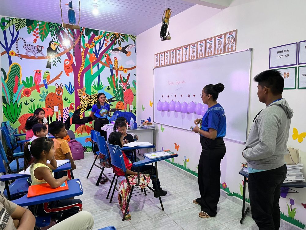 Mu’ap Pakup reforça ensino bilíngue para crianças indígenas em Barreirinha Mu’ap Pakup reforça ensino bilíngue para crianças indígenas em Barreirinha