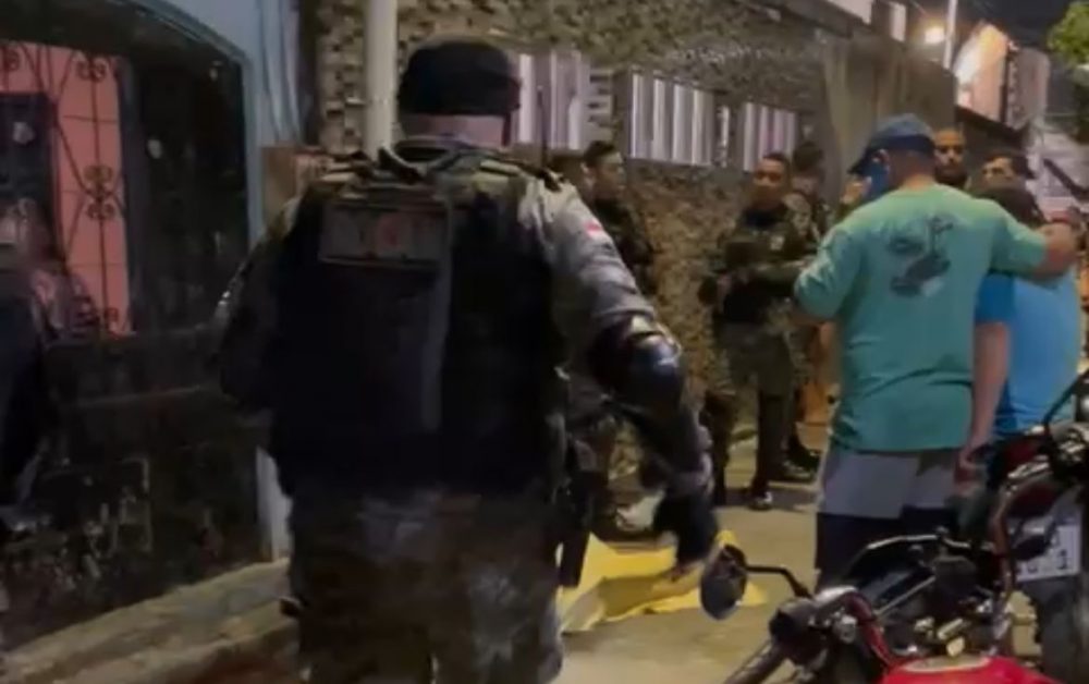 Homem é assassinado a tiros na frente de casa no bairro São José Homem é assassinado a tiros na frente de casa no bairro São José