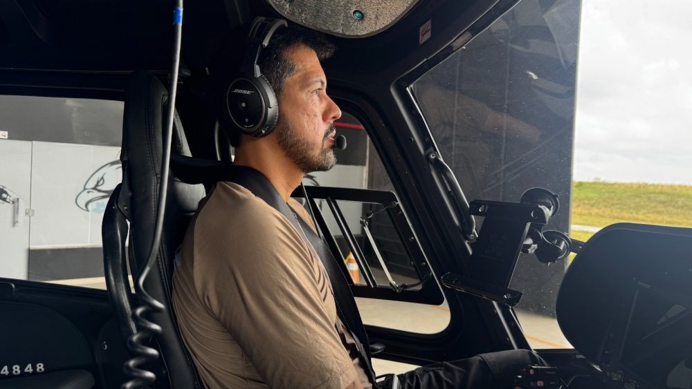 Perito da Polícia Civil se torna primeiro piloto de helicóptero qualificado pela SSP no Amazonas