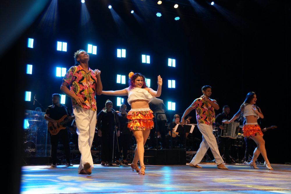Forró pé de serra e música de concerto dividem o palco do Teatro Amazonas