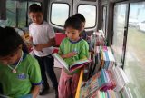 Programa Mania de Ler leva livros e experiências tecnológicas a alunos de Iranduba