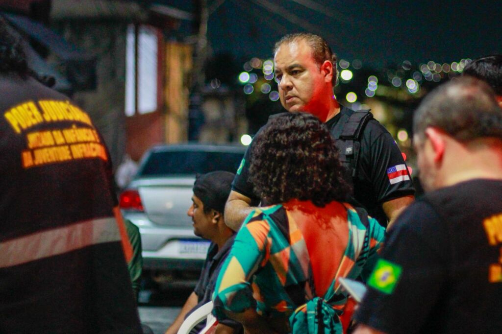 Fiscalização autua bares e adegas por oferecer bebidas a menores em Manaus Fiscalização autua bares e adegas por oferecer bebidas a menores em Manaus