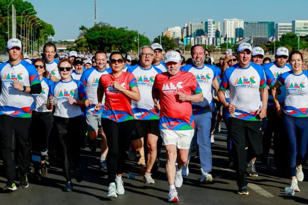 'Brasil será soberano pela educação', diz Lula na corrida MEC 95 anos