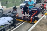Motociclista fica ferida após colisão com dois veículos na avenida Efigênio Salles