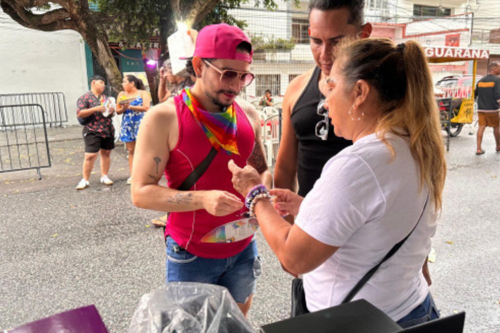 Parada LGBT+: FVS-RCP reforça prevenção à saúde