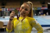 Flávia Saraiva conquista ouro na trave e lidera campanha vitoriosa do Brasil na Hungria