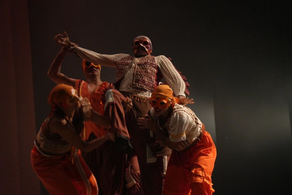 Espet&aacute;culo prop&otilde;e viagem l&uacute;dica e reflexiva para crian&ccedil;as no palco do Teatro Amazonas