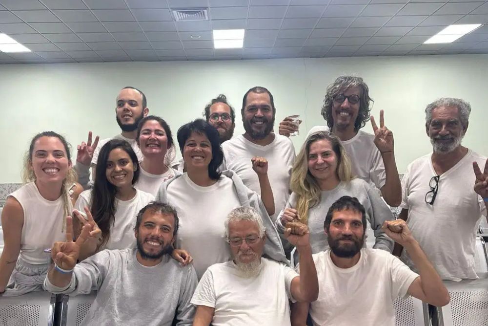 Brasileiros detidos em flotilha rumo a Gaza são libertados e levados à Jordânia Brasileiros detidos em flotilha rumo a Gaza são libertados e levados à Jordânia