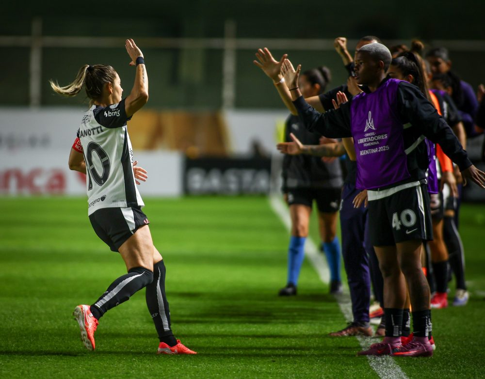 Corinthians supera Santa Fe e avan&ccedil;a &agrave;s quartas da Libertadores Feminina
