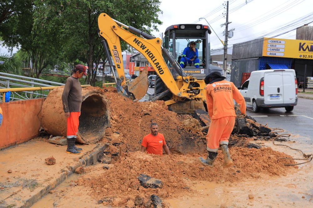 Obra recupera galeria subterr&acirc;nea e refor&ccedil;a sistema de drenagem na avenida Brasil