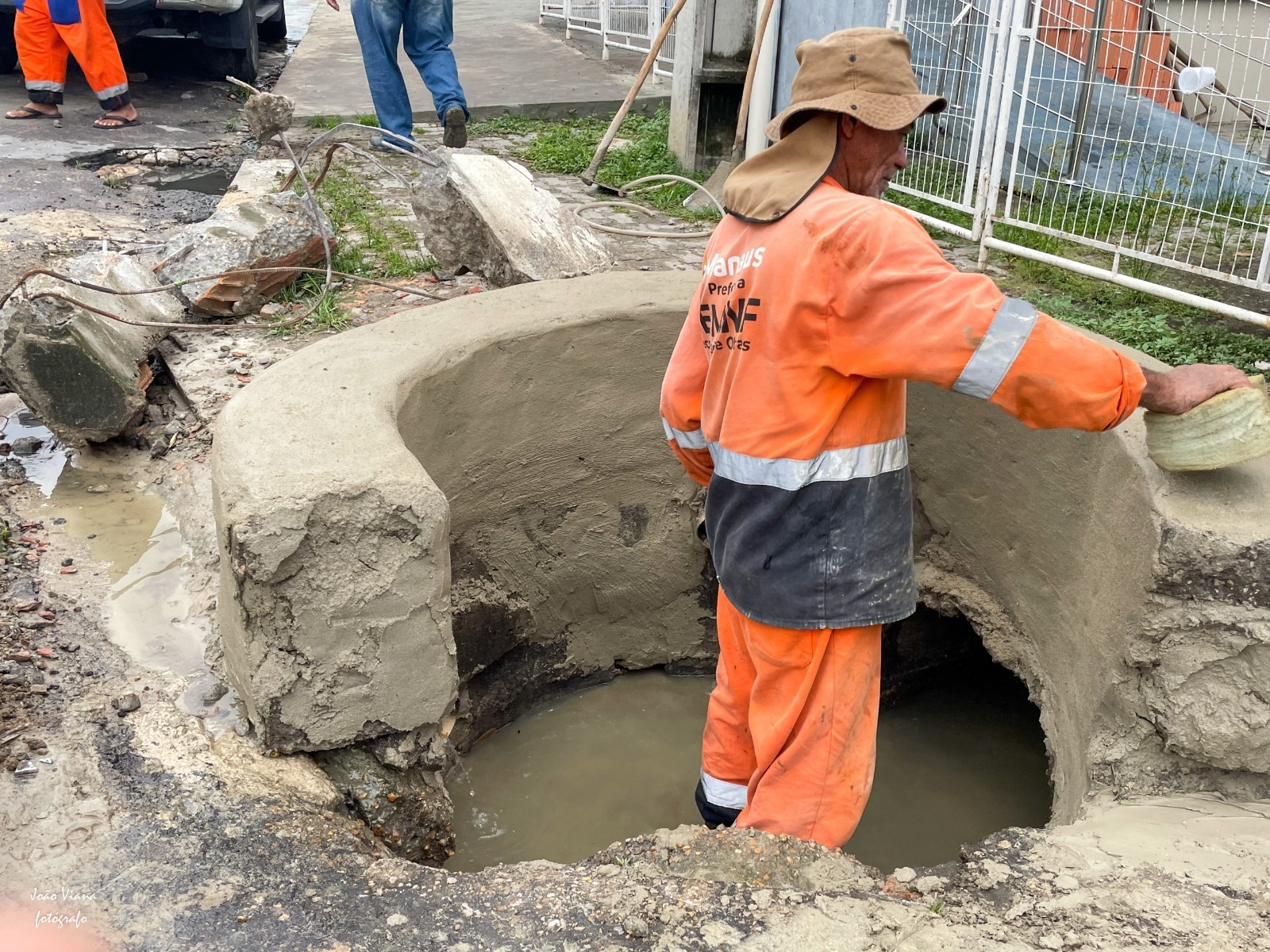 Prefeitura de Manaus reconstrói caixa coletora e reforça sistema de drenagem no bairro Petrópolis Prefeitura de Manaus reconstrói caixa coletora e reforça sistema de drenagem no bairro Petrópolis