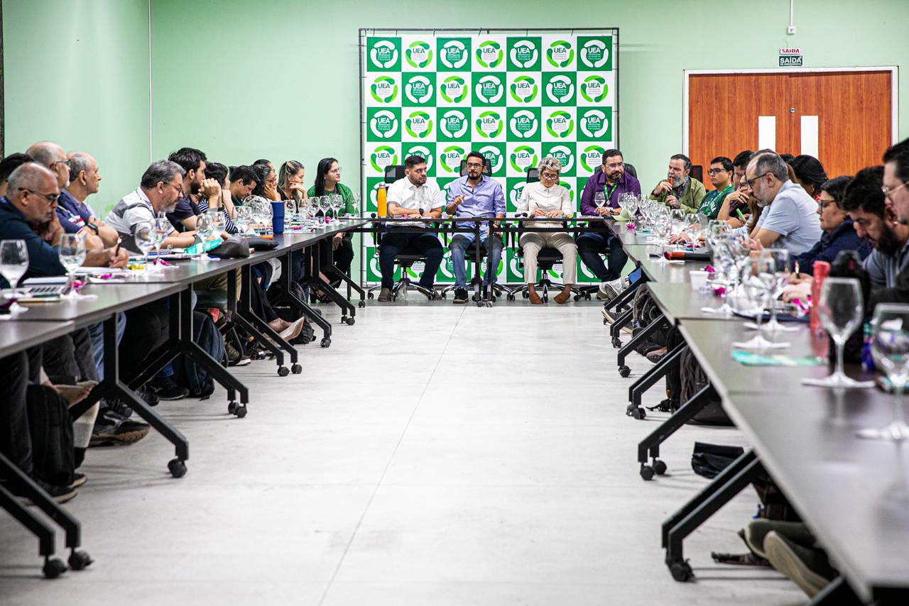 UEA realiza encontro de coordenadores de cursos com foco em planejamento e integra&ccedil;&atilde;o