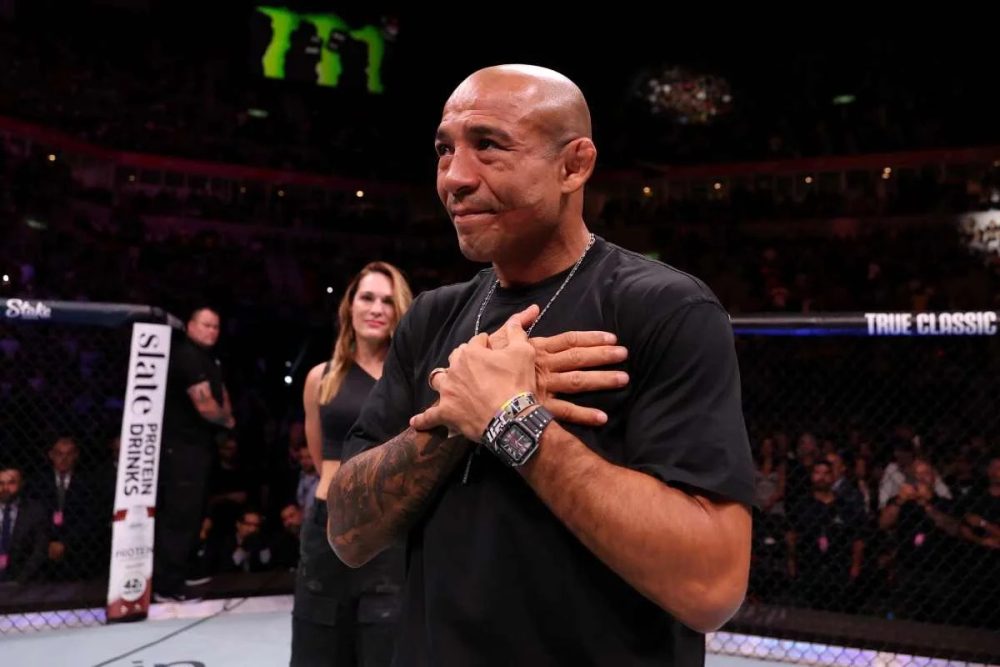 José Aldo encerra carreira no UFC e deixa luvas no octógono do Rio