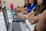 Governo Presente leva kits bebê, cestas básicas e serviços de cidadania para Zona Norte de Manaus