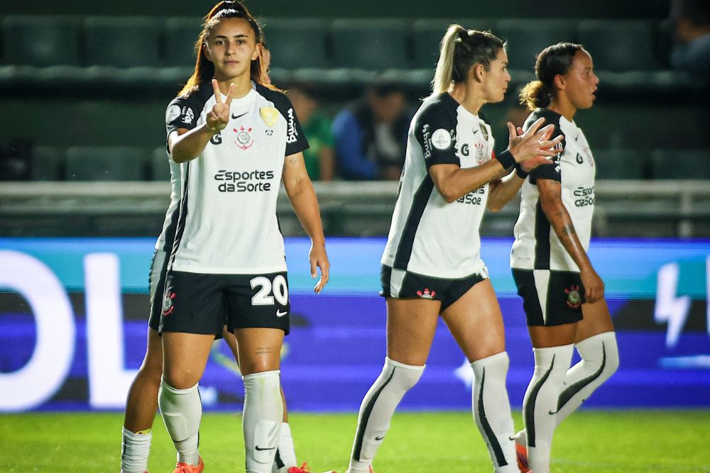 Corinthians vence Ferrovi&aacute;ria nos p&ecirc;naltis e garante vaga na final da Libertadores Feminina