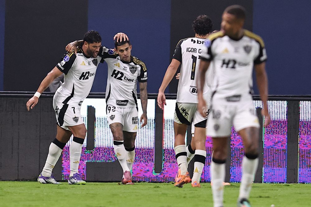 Atl&eacute;tico-MG arranca empate nos acr&eacute;scimos e mant&eacute;m vantagem nas semifinais da Sul-Americana