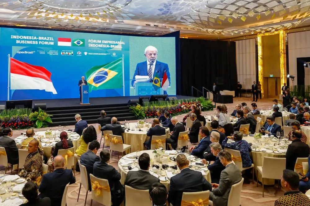 Lula defende uso de moedas locais para comércio Brasil-Indonésia