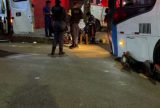 Criança fica ferida após moto ser esmagada por ônibus em Manaus