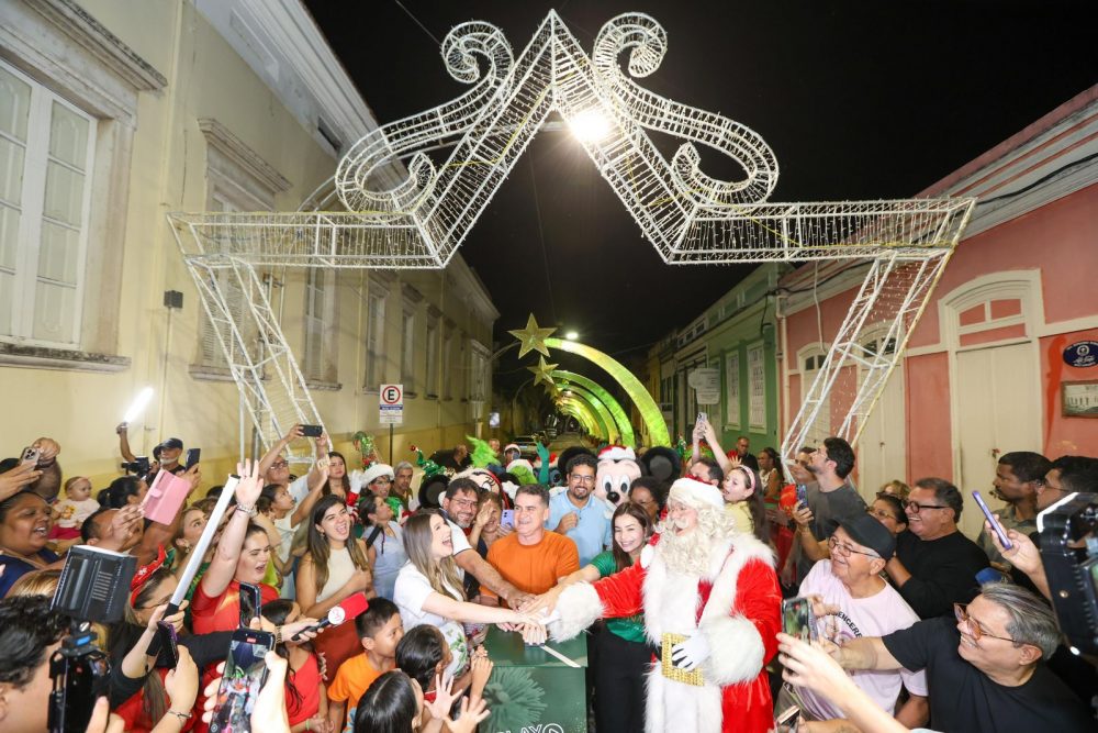 Prefeito David Almeida dá início à temporada de Natal e promete mais alegria à cidade