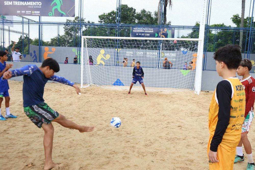 Moradores celebram revitalização de arena poliesportiva no bairro Santo Agostinho